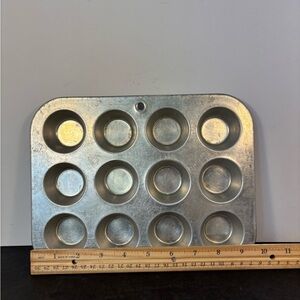 Vintage Kitchen Pride Aluminum 12 Cup Muffin Pan